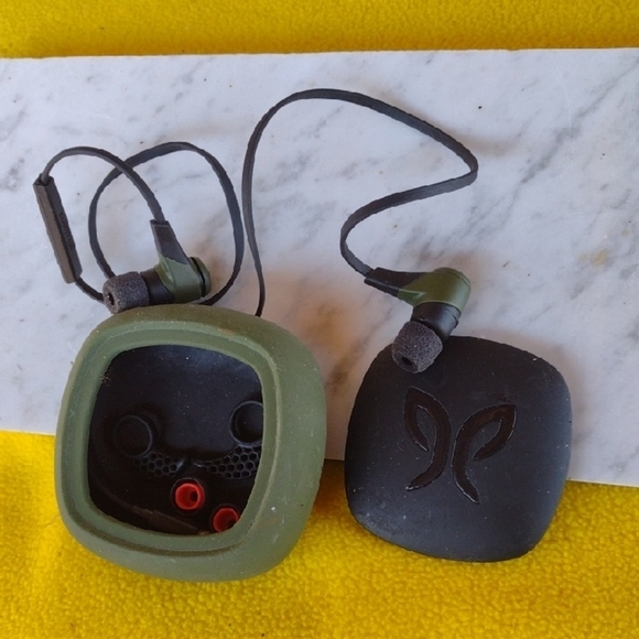 Jaybird Wireless Earbuds with Green and Black Case NWOT - Picture 1 of 3